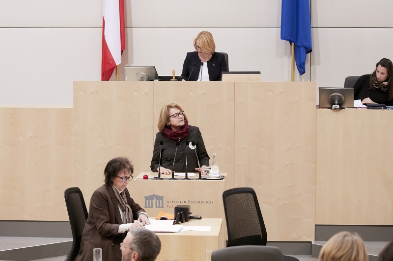Am Rednerpult Nationalratsabgeordnete Ruth Becher (S)