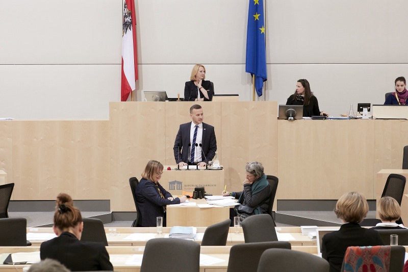 Am Rednerpult Nationalratsabgeordneter Maximilian Köllner (S)