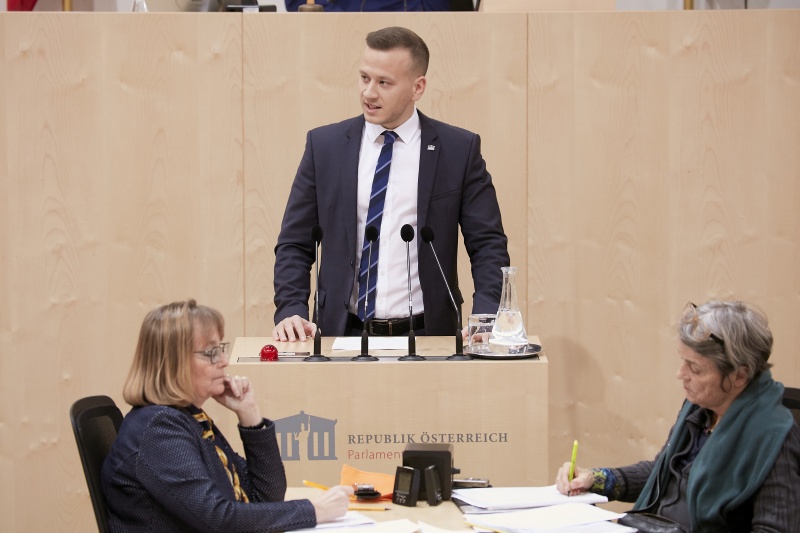 Am Rednerpult Nationalratsabgeordneter Maximilian Köllner (S)