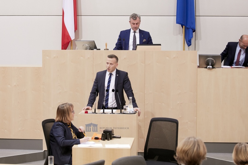 Am Rednerpult Nationalratsabgeordneter Maximilian Köllner (S)