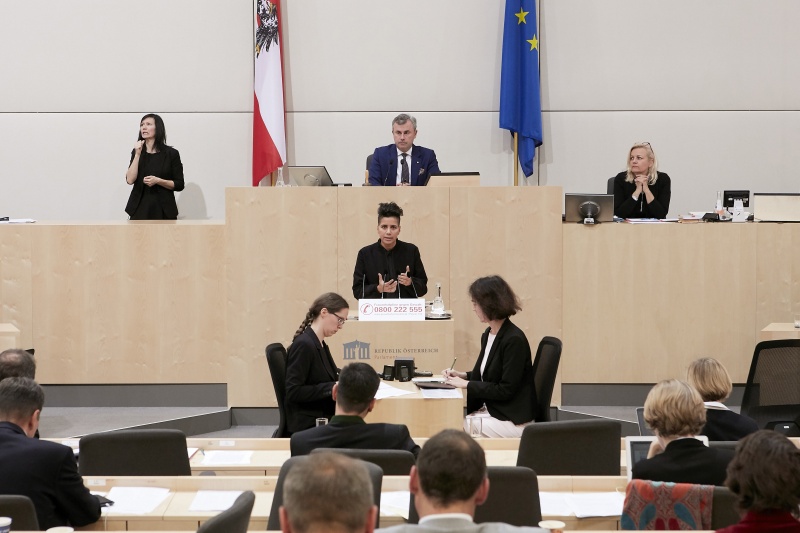 Am Rednerpult Nationalratsabgeordnete Faika El-Nagashi (G)