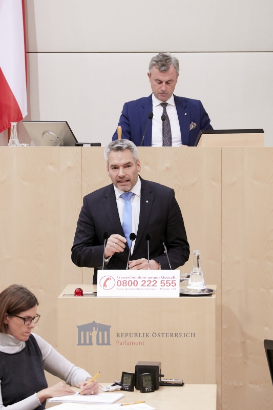 Am Rednerpult Nationalratsabgeordneter Karl Nehammer (V)