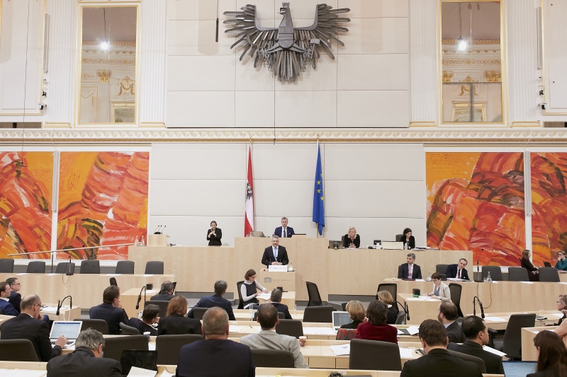 Am Rednerpult Nationalratsabgeordneter Karl Nehammer (V)