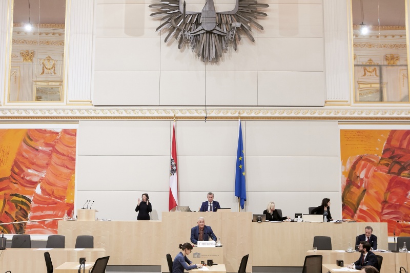 Am Rednerpult Nationalratsabgeordneter Christian Lausch (F)