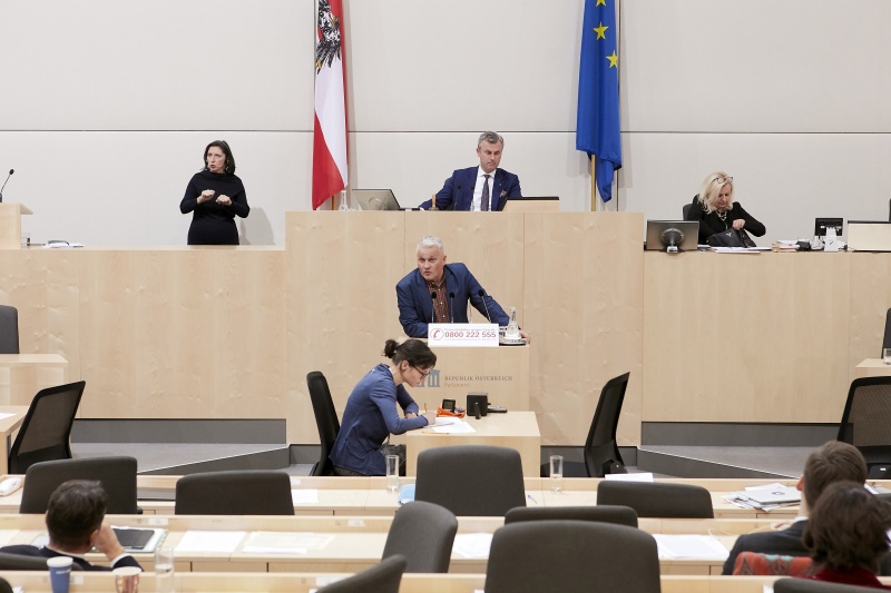 Am Rednerpult Nationalratsabgeordneter Christian Lausch (F)