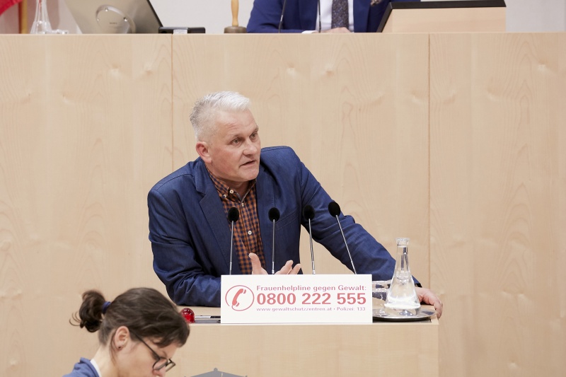 Am Rednerpult Nationalratsabgeordneter Christian Lausch (F)