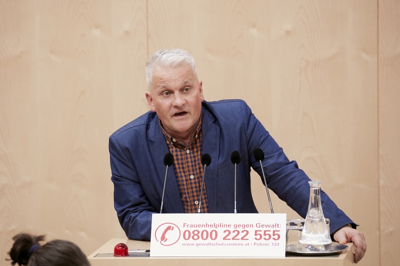 Am Rednerpult Nationalratsabgeordneter Christian Lausch (F)