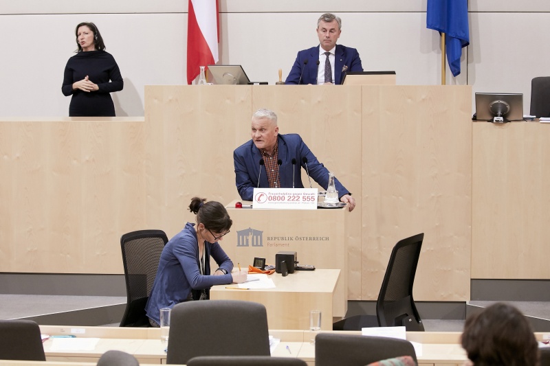 Am Rednerpult Nationalratsabgeordneter Christian Lausch (F)