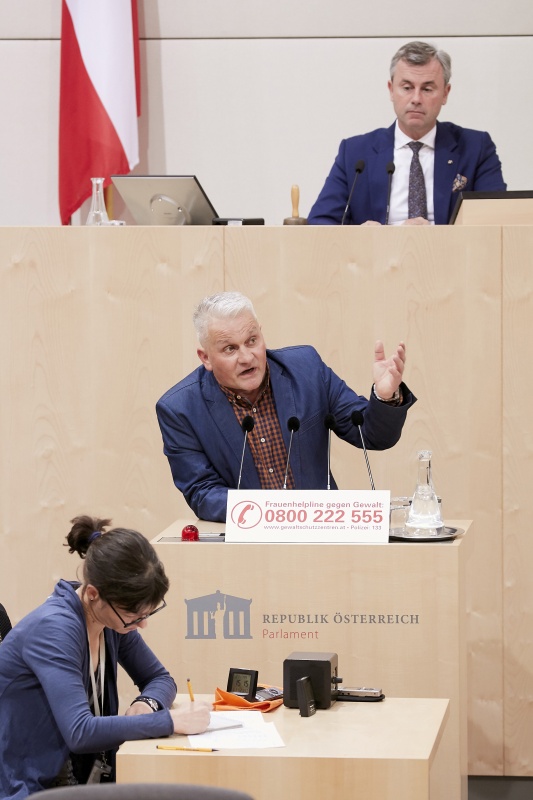 Am Rednerpult Nationalratsabgeordneter Christian Lausch (F)