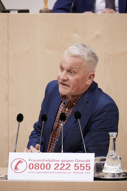 Am Rednerpult Nationalratsabgeordneter Christian Lausch (F)