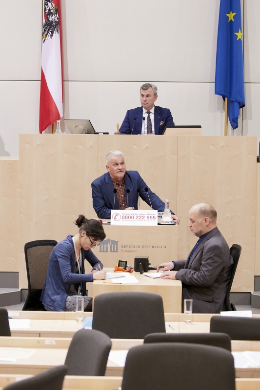 Am Rednerpult Nationalratsabgeordneter Christian Lausch (F)