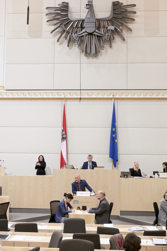 Am Rednerpult Nationalratsabgeordneter Christian Lausch (F)