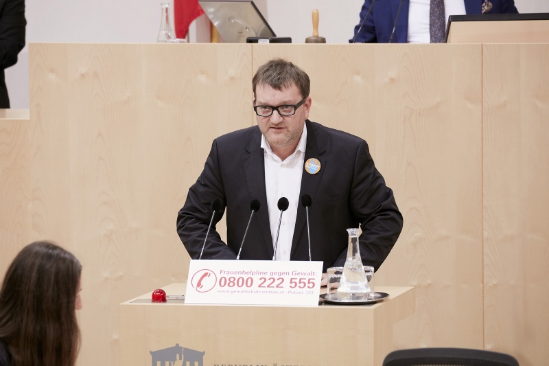 Am Rednerpult Nationalratsabgeordneter Markus Koza (G)