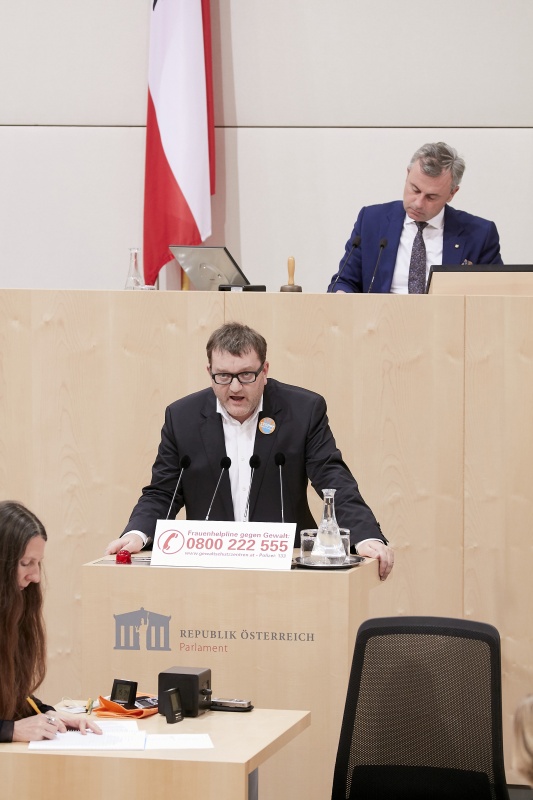 Am Rednerpult Nationalratsabgeordneter Markus Koza (G)