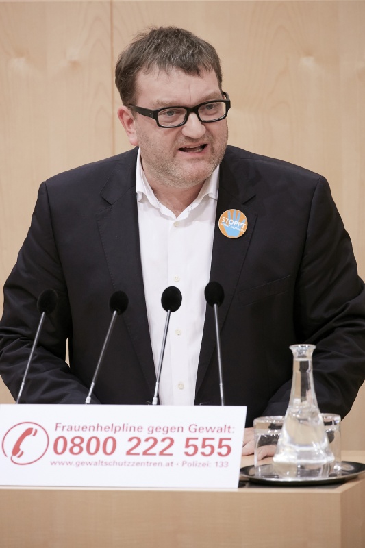 Am Rednerpult Nationalratsabgeordneter Markus Koza (G)