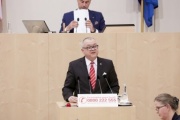Am Rednerpult  Nationalratsabgeordneter Hans Stefan Hintner (V)