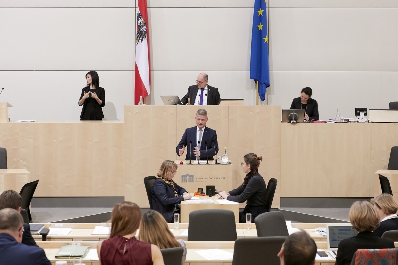 Am Rednerpult Nationalratsabgeordneter Andreas Hanger (V)