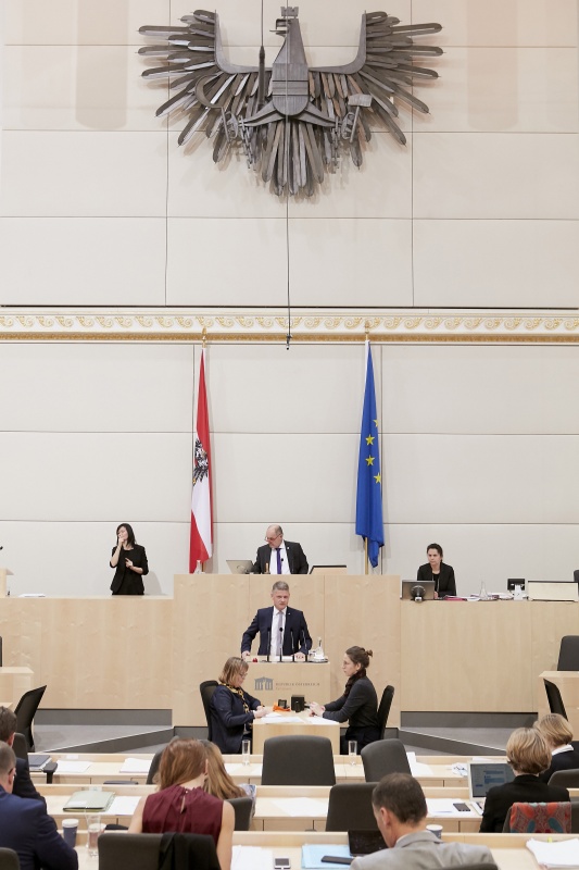 Am Rednerpult Nationalratsabgeordneter Andreas Hanger (V)