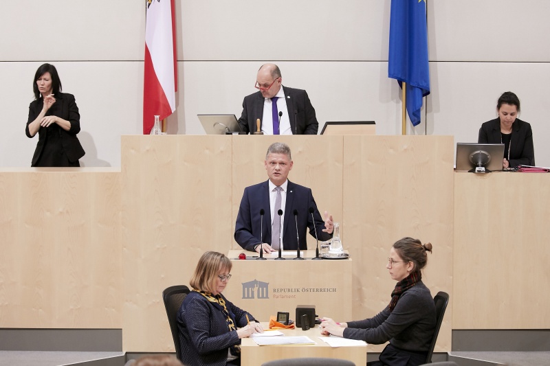 Am Rednerpult Nationalratsabgeordneter Andreas Hanger (V)