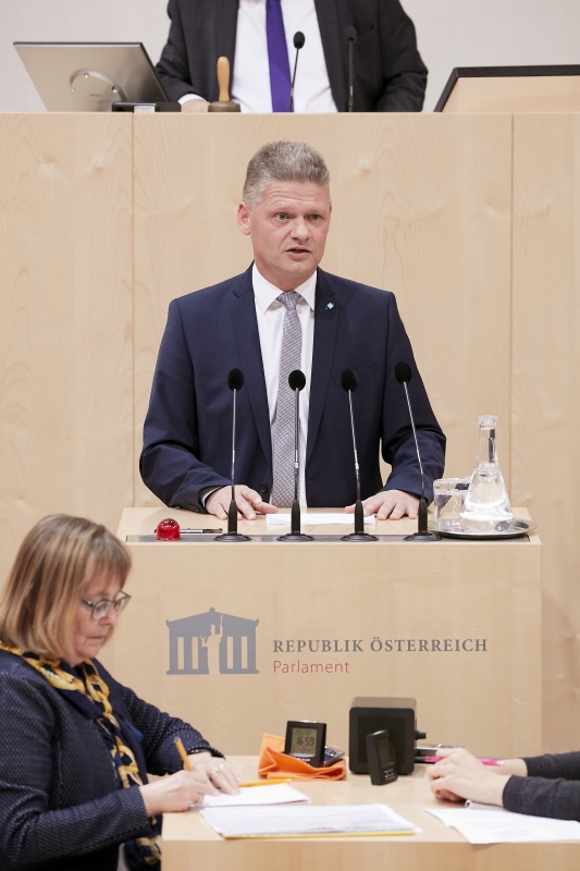 Am Rednerpult Nationalratsabgeordneter Andreas Hanger (V)