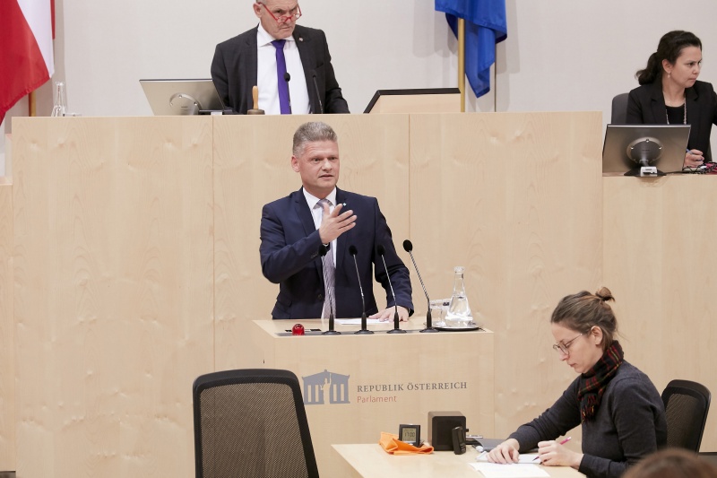 Am Rednerpult Nationalratsabgeordneter Andreas Hanger (V)