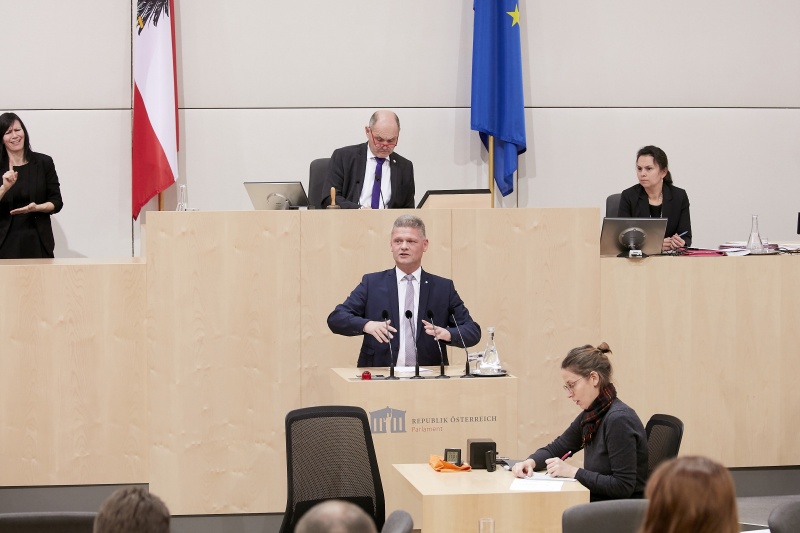 Am Rednerpult Nationalratsabgeordneter Andreas Hanger (V)