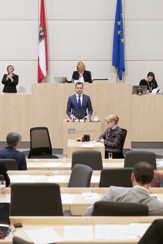 Am Rednerpult Nationalratsabgeordnete Felix Eypeltauer (N)