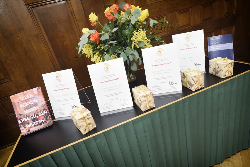 Urkunden des Wissenschaftspreises 2019 der Margaretha Lupac-Stiftung