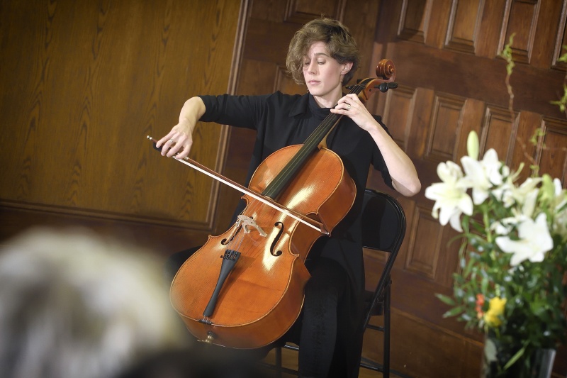 Musikalische Untermalung durch Sophie Abraham