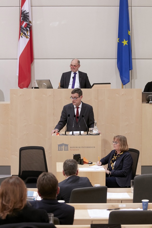 Am Rednerpult Nationalratsabgeordneter Georg Bürstmayr (G)