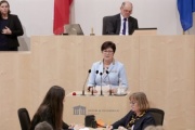 Am Rednerpult Nationalratsabgeordnete Rosa Ecker (F)