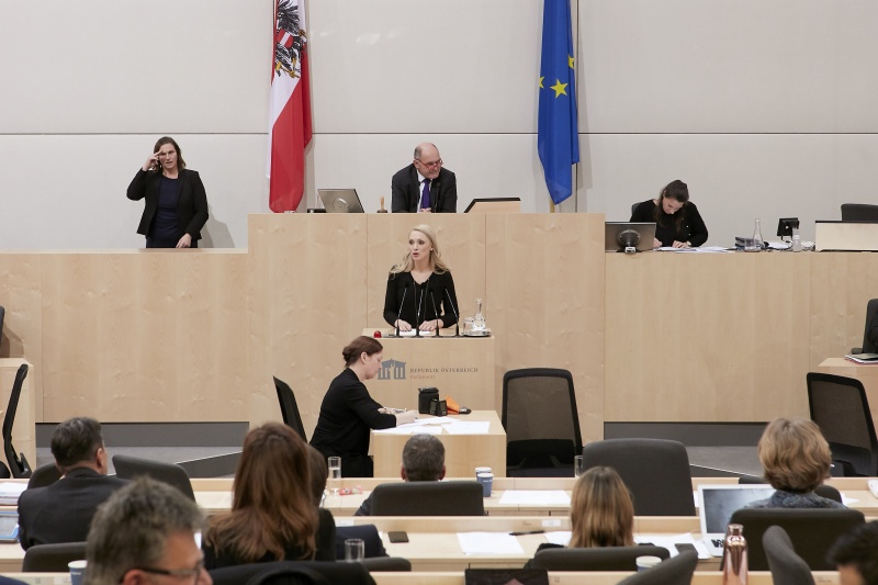 Am Rednerpult Nationalratsabgeordnete Pia Philippa Strache (A)
