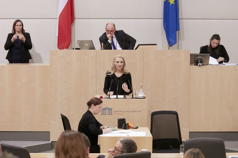 Am Rednerpult Nationalratsabgeordnete Pia Philippa Strache (A)