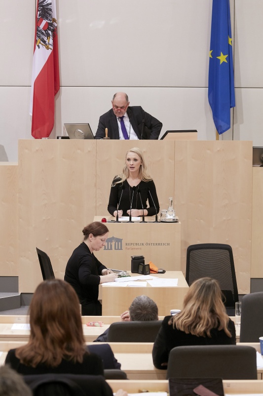 Am Rednerpult Nationalratsabgeordnete Pia Philippa Strache (A)