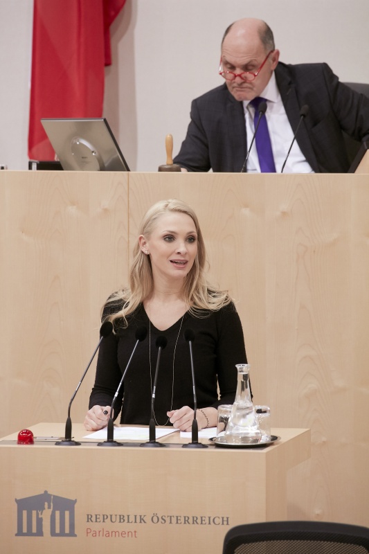Am Rednerpult Nationalratsabgeordnete Pia Philippa Strache (A)