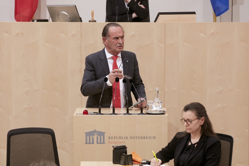 Am Rednerpult Nationalratsabgeordneter Gabriel Obernosterer (V)