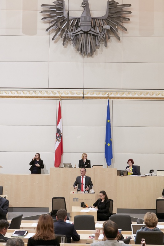 Am Rednerpult Nationalratsabgeordneter Gabriel Obernosterer (V)