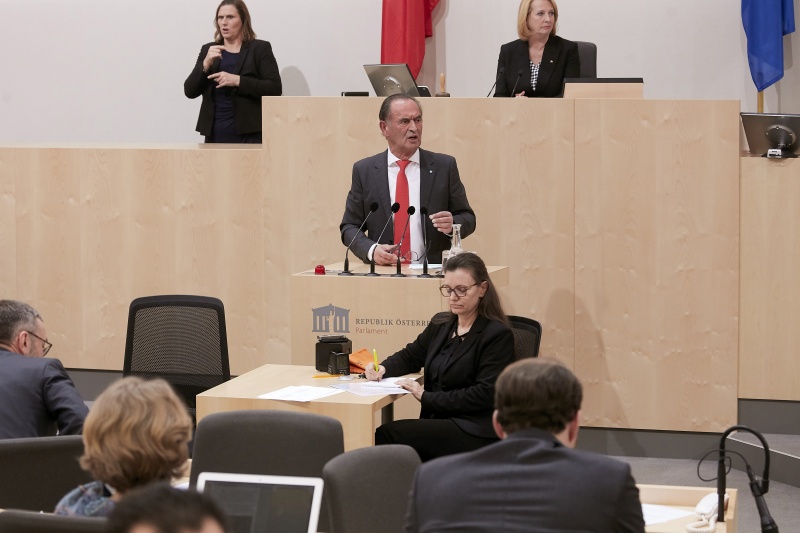 Am Rednerpult Nationalratsabgeordneter Gabriel Obernosterer (V)