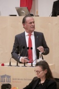 Am Rednerpult Nationalratsabgeordneter Gabriel Obernosterer (V)
