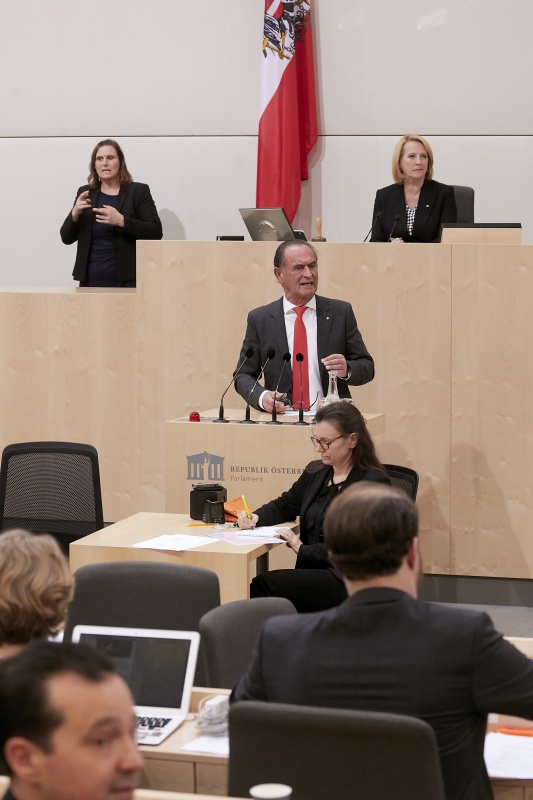 Am Rednerpult Nationalratsabgeordneter Gabriel Obernosterer (V)