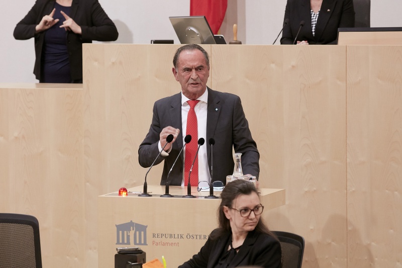 Am Rednerpult Nationalratsabgeordneter Gabriel Obernosterer (V)