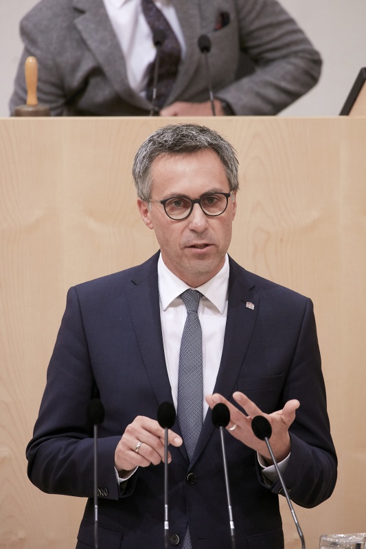 Am Rednerpult Nationalratsabgeordneter Georg Strasser (V)