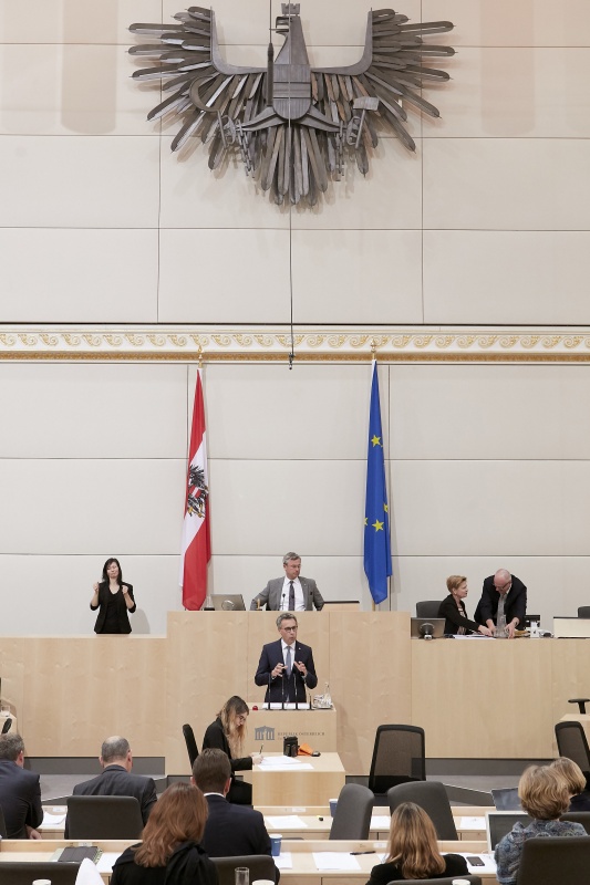 Am Rednerpult Nationalratsabgeordneter Georg Strasser (V)