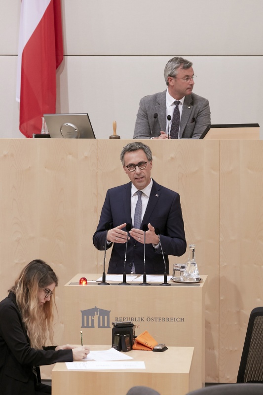 Am Rednerpult Nationalratsabgeordneter Georg Strasser (V)