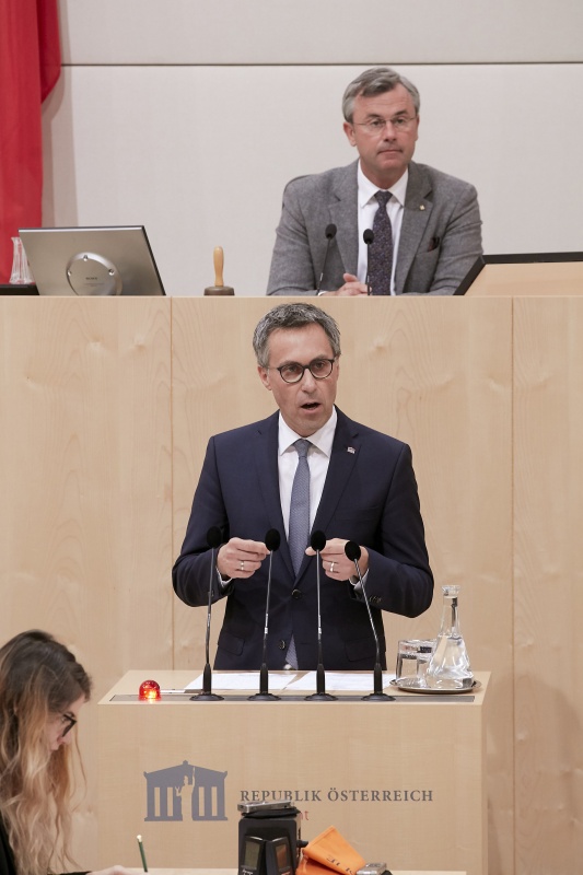 Am Rednerpult Nationalratsabgeordneter Georg Strasser (V)