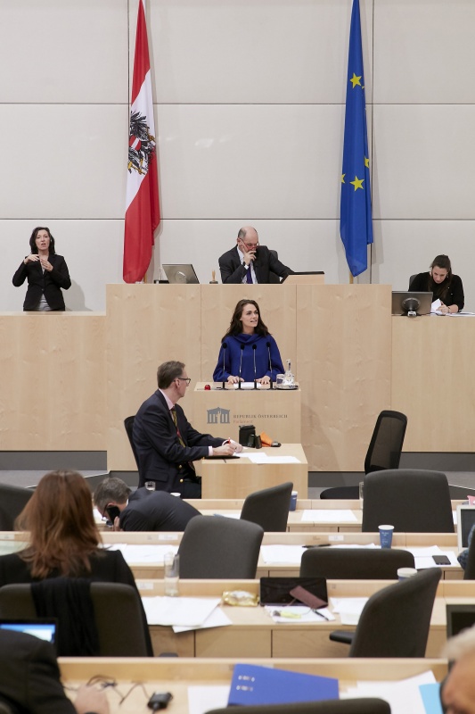 Am Rednerpult Nationalratsabgeordnete Barbara Neßler (G)