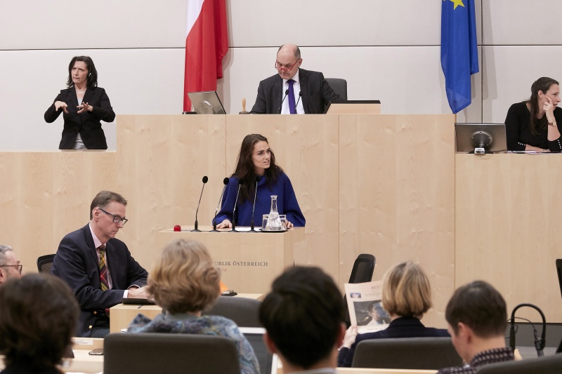 Am Rednerpult Nationalratsabgeordnete Barbara Neßler (G)
