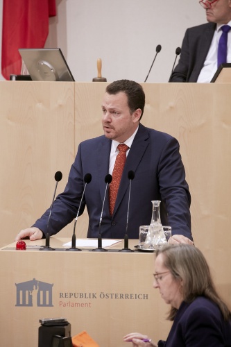 Am Rednerpult Nationalratsabgeordneter Gerhard Kaniak (F)