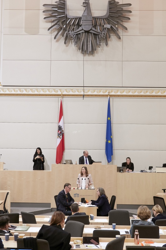 Am Rednerpult Nationalratsabgeordnete Claudia Plakolm (V)