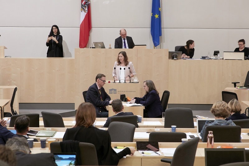 Am Rednerpult Nationalratsabgeordnete Claudia Plakolm (V)